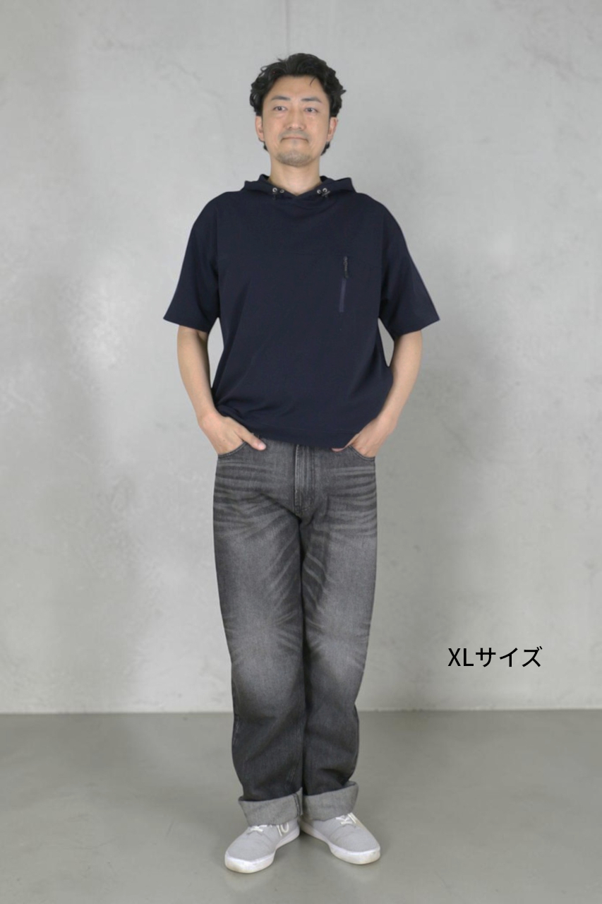 高身長向けデニム。ルーズに履くなら、細身でもXLがおすすめ。