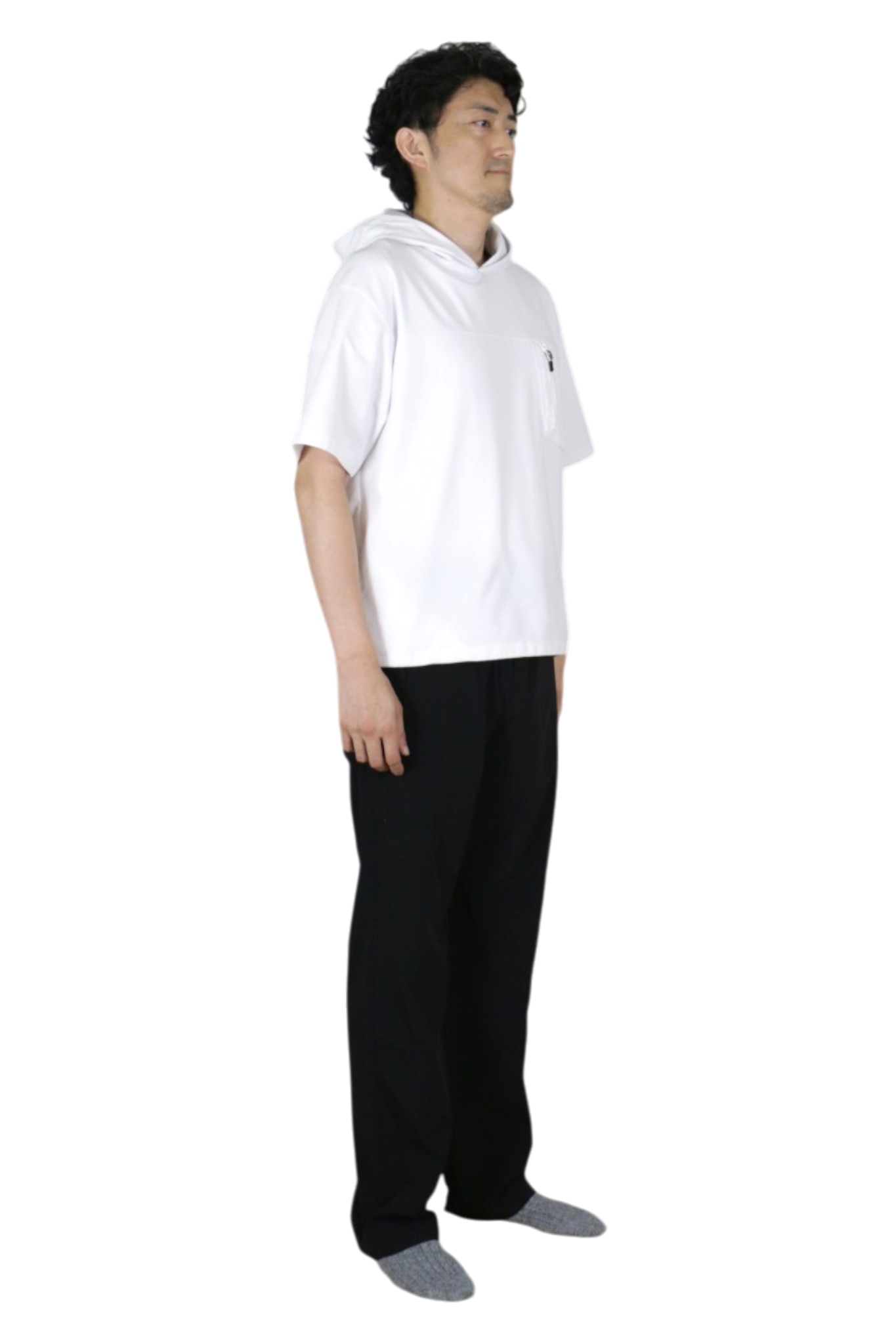 高身長専用アイテム、【クーリングストレートパンツ】の紹介画像。身長189cmが穿いても、裾が余っているのが分かります。